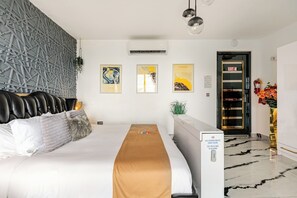 Campo Suite | Private & Heated pool | Accessibility | Memory-foam beds, in-room safe, free WiFi - THE VIEW LUXE  (Añasco)