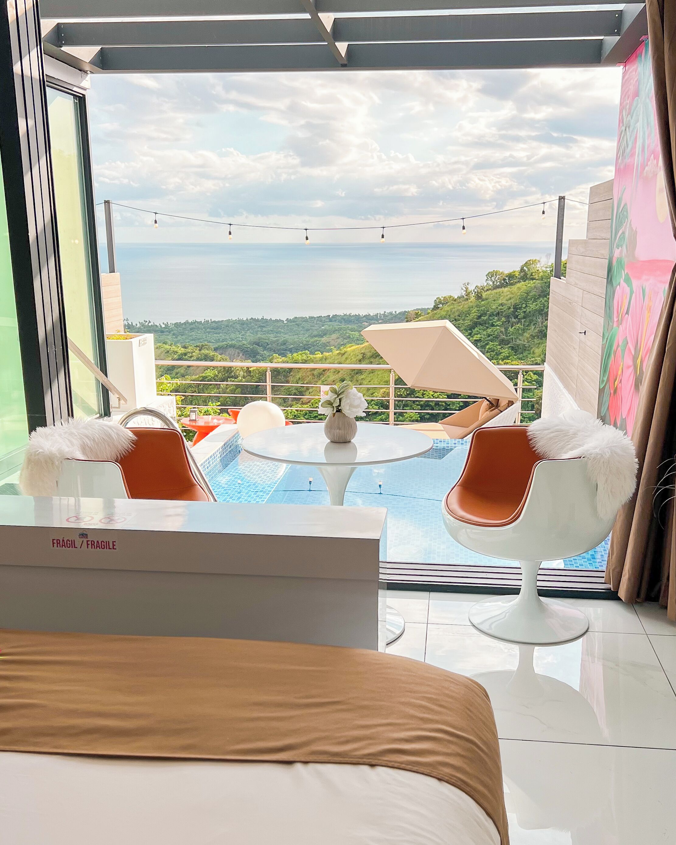 Memory foam beds, in-room safe, free WiFi