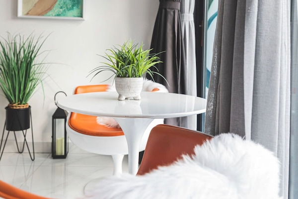 Smart TV de 50 pulgadas con canales por cable y servicios de streaming