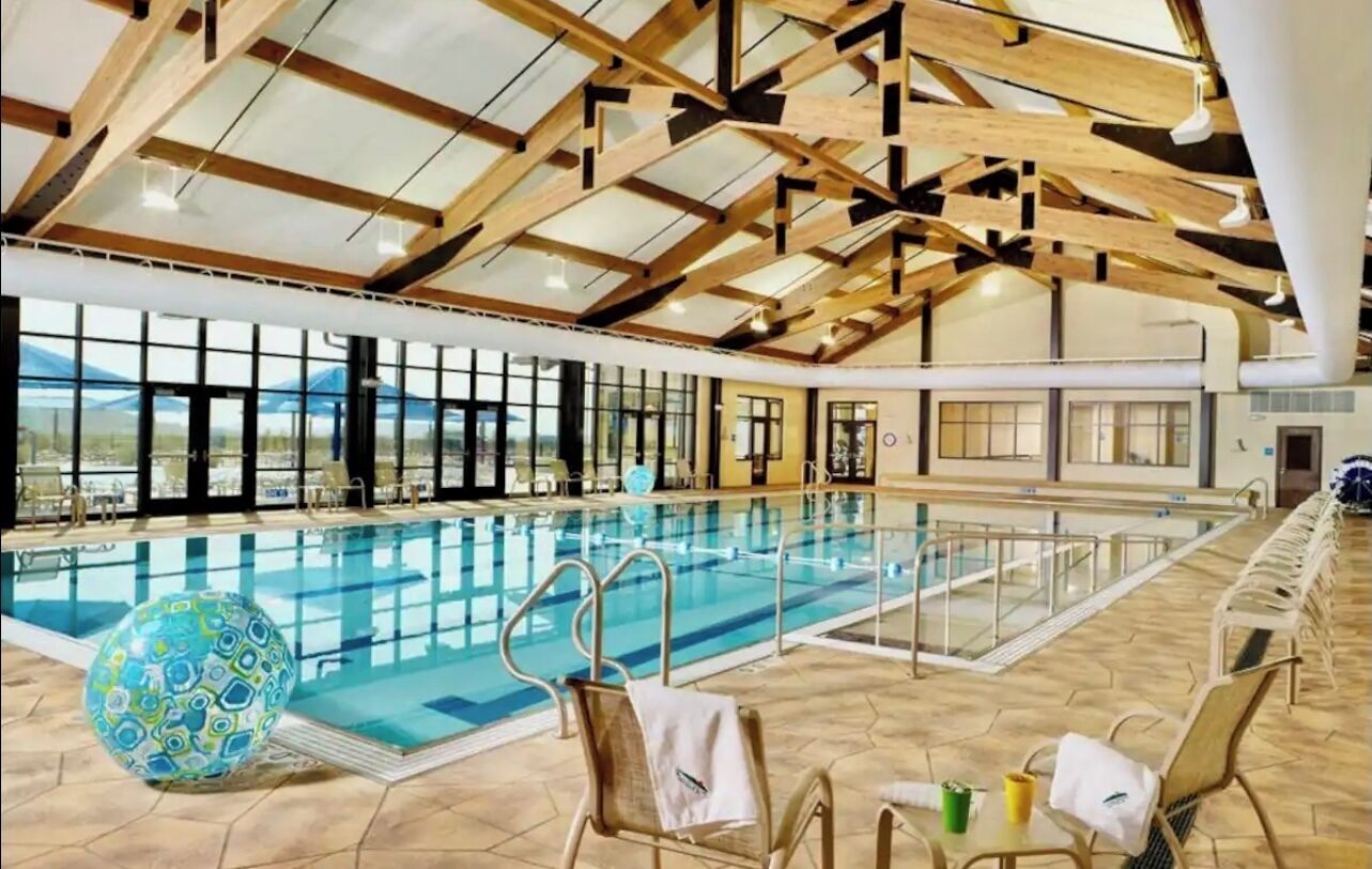 Sisäuima-allas, ulkouima-allas