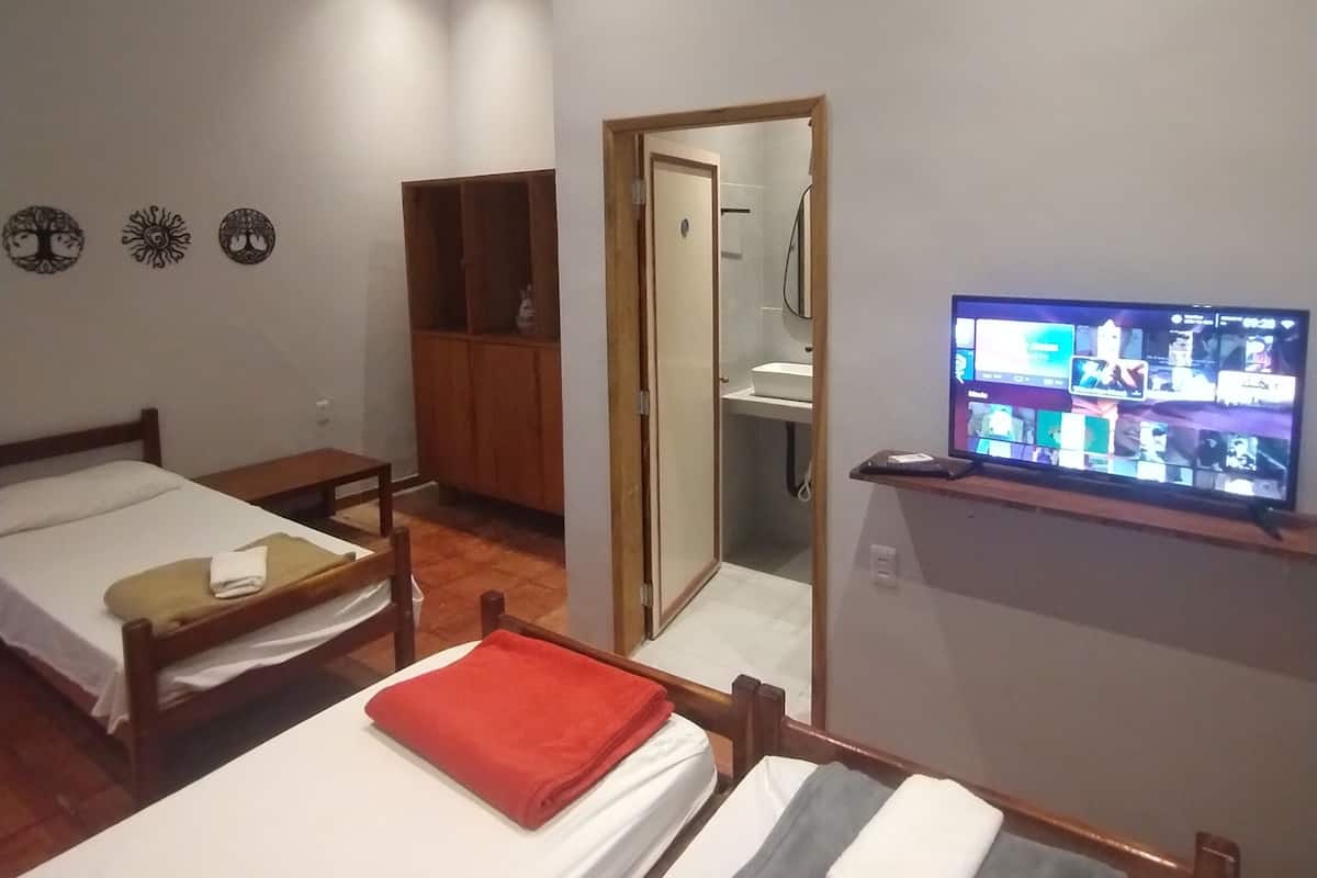 Triple Room (Suíte Cristais) | Blackout drapes, free WiFi