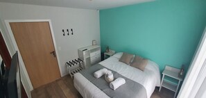 Standard Room, Garden View | 1 bedroom, pillow-top beds, soundproofing, free WiFi - Hygge Haus (Villa La Angostura)