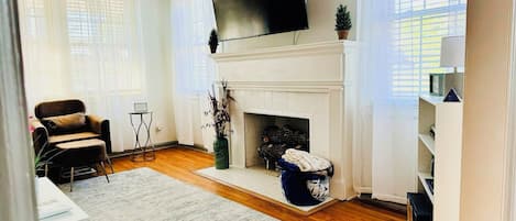 Smart TV, fireplace
