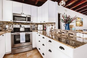 Fridge, microwave, oven, stovetop - Bonita Springs Home Private Pool & Backyard 5 minutes to the Beach and Boulevard (Bonita Springs)