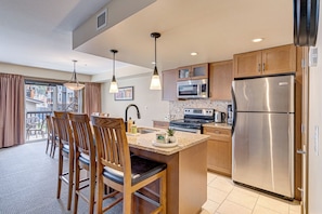 Private kitchen - Cozy Mountain Getaway, 2BR, 1200SQFT, Hot Tub (Dead Man's Flats)