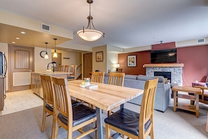 Dining - Cozy Mountain Getaway, 2BR, 1200SQFT, Hot Tub (Dead Man's Flats)