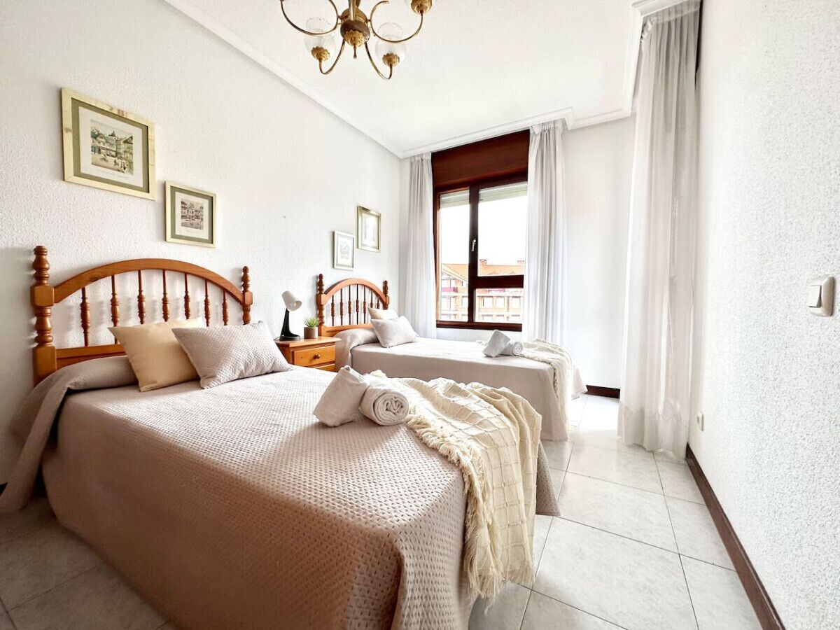 2 室のベッドルーム、アイロン / アイロン台、ベッドシーツ