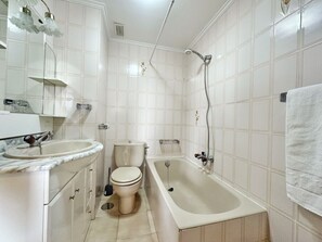 Hårføner og håndklær