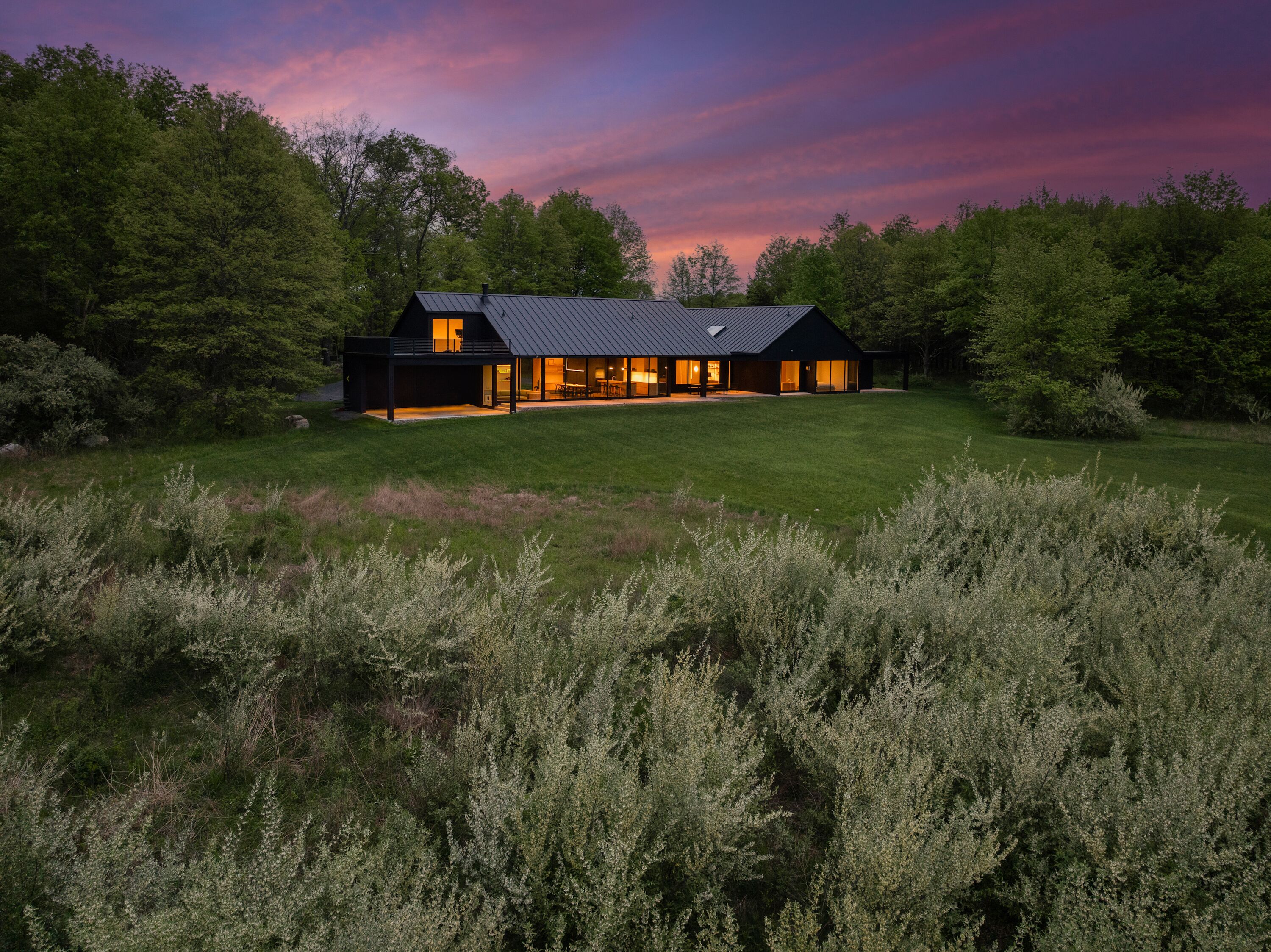 4Bed/4Bath Luxury NY Home w/ Hot Tub, Sauna & Gym