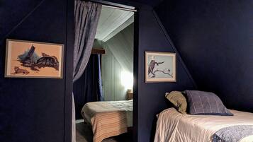 3 bedrooms, in-room safe, iron/ironing board, travel crib