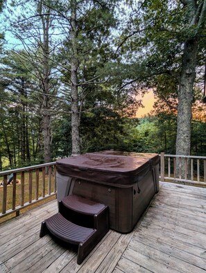 Terrace/patio - HOT TUB! Nature Delight! 2 Acre Cabin Hot Tub- Creek & Dog Friendly Fast WIFI! (Hillsville)