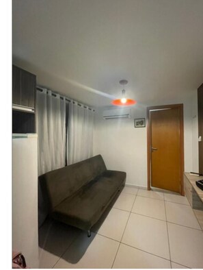 Deluxe Apartment | Living room | Flat-screen TV - Israel Tambaú - APTO Luxuoso Beira Mar (João Pessoa)