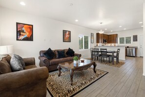 Ferienhaus | Essbereich im Zimmer