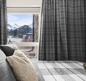 2 bedrooms, desk, iron/ironing board, travel crib