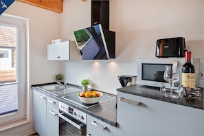 Coffee/tea maker, fridge, microwave, oven