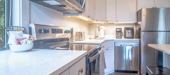 Modern Golf View Condo + Free Resort Amenities