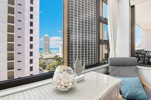 Interior - Waikiki Beach Ocean View King Bed & Free Parking (Honolulu)