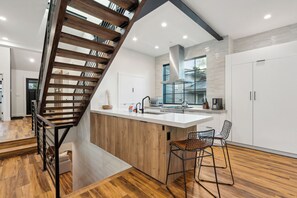 Fridge, microwave, oven, stovetop - Ski Views | Main Street | Roof Hot Tub | Sauna (Park City)