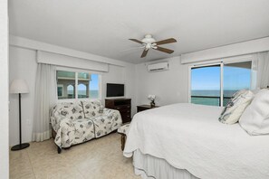 1 dormitorio, escritorio, tabla de planchar con plancha y wifi