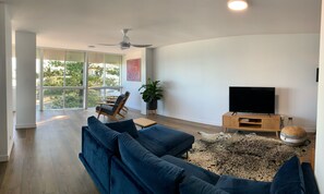 Smart-TV og stereoanlegg