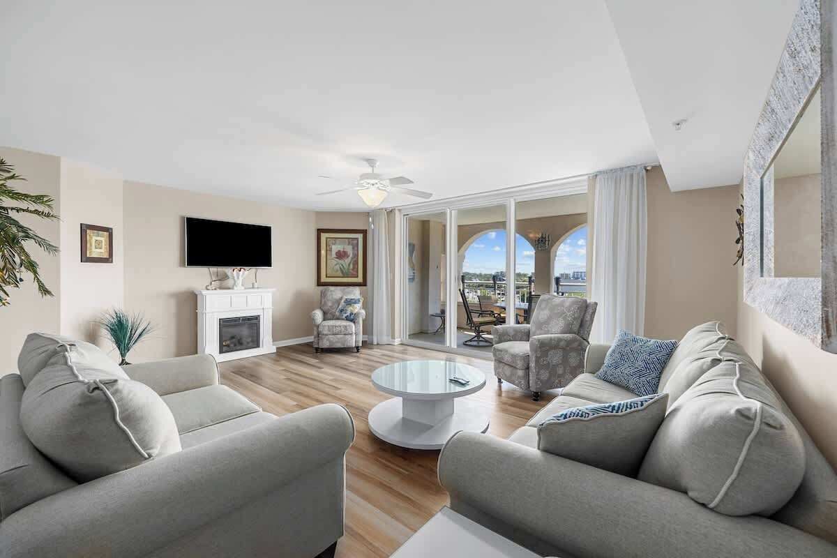 TV, fireplace, offices