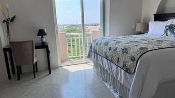 1 bedroom, desk, iron/ironing board, WiFi