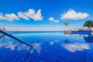 Pool - The Queen of Cozumel`s Urban Empire Ensuite CITY V (Cozumel)