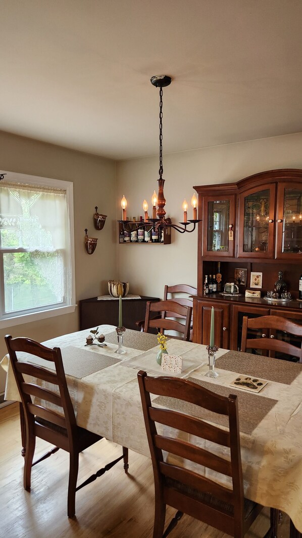 Dining - 4 minutes from Saratoga Racetrack, this home is clean & cozy, with private deck (Saratoga Springs)