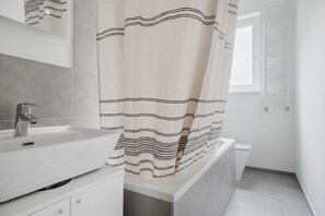 Hårføner og håndklær