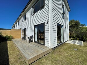 Terrace/patio - Modern House by the Reserve Unit 9 (Auckland)