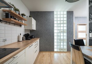 Fridge, microwave, oven, stovetop