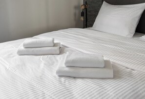 1 habitación, tabla de planchar con plancha, wifi y ropa de cama 