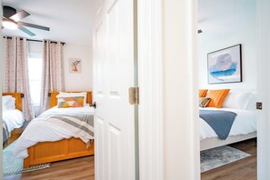 3 habitaciones, tabla de planchar con plancha y cuna de viaje