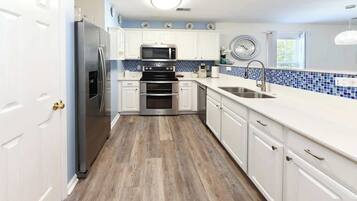 Cookware/dishes/utensils