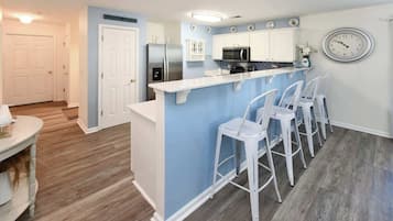 Cookware/dishes/utensils