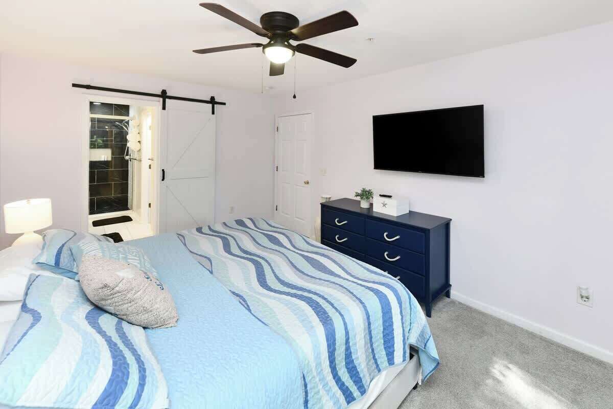 3 bedrooms, iron/ironing board, WiFi, bed sheets