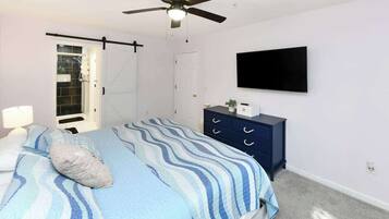 3 bedrooms, iron/ironing board, WiFi, bed sheets