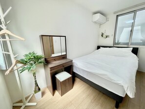 4 bedrooms, desk, iron/ironing board, free WiFi