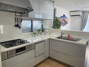 Fridge, microwave, stovetop, cookware/dishes/utensils