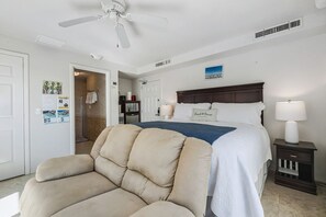 Caja de seguridad en la habitación y escritorio 