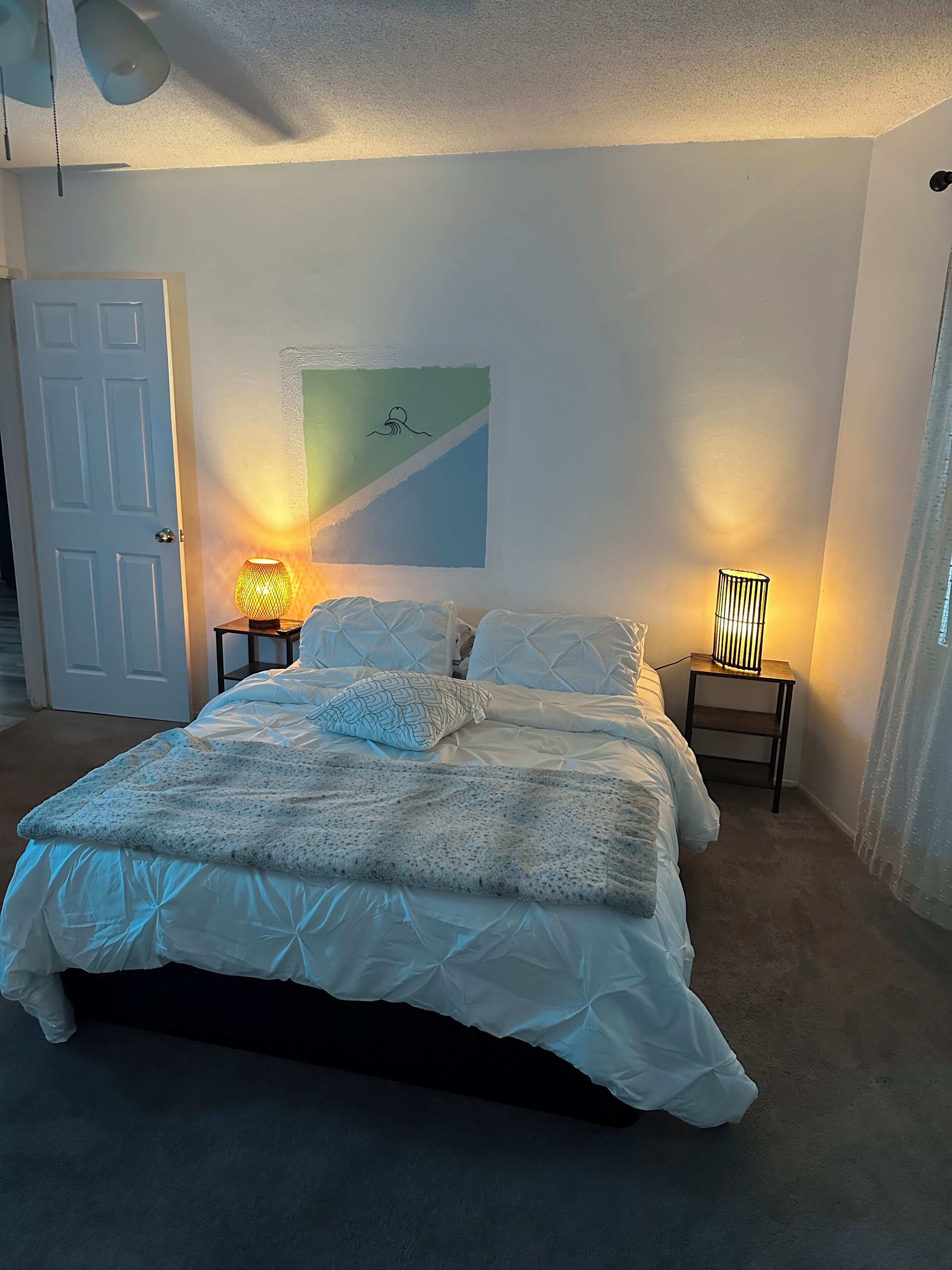 Spacious bedroom with private bathroom 