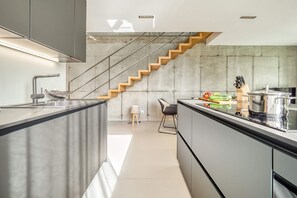 Réfrigérateur, four, plaque de cuisson, lave-vaisselle