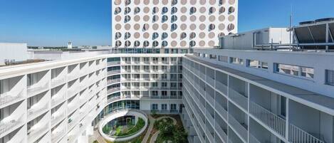 المنشأة من الخارج