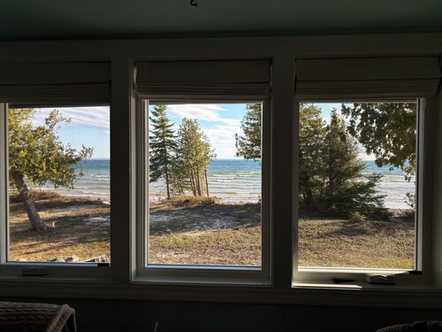 Octagon Beach House
Enjoy a tranquil getaway w/private beach on Lake Michigan 