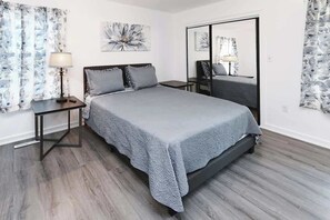 3 bedrooms, iron/ironing board, WiFi, bed sheets - Sandy Toes Haven 3BR/2BA House (North Myrtle Beach)