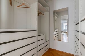 Interior - Deluxe Leopoldstadt 2BR w/ Elevator, Furnished, by Blueground (Vienna)