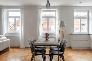 Dining - Deluxe Leopoldstadt 2BR w/ Elevator, Furnished, by Blueground (Vienna)