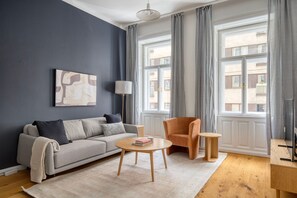 TV, caminetto, impianto stereo