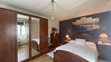 3 Schlafzimmer, Bügeleisen/Bügelbrett, Reisekinderbett, Bettwäsche
