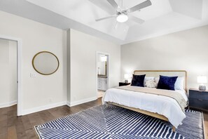 3 slaapkamers, een strijkplank/strijkijzer, gratis wifi, beddengoed